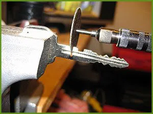 Gold Locksmith Store  Burbank, CA 818-737-2248 - key-cutting-for-commercial